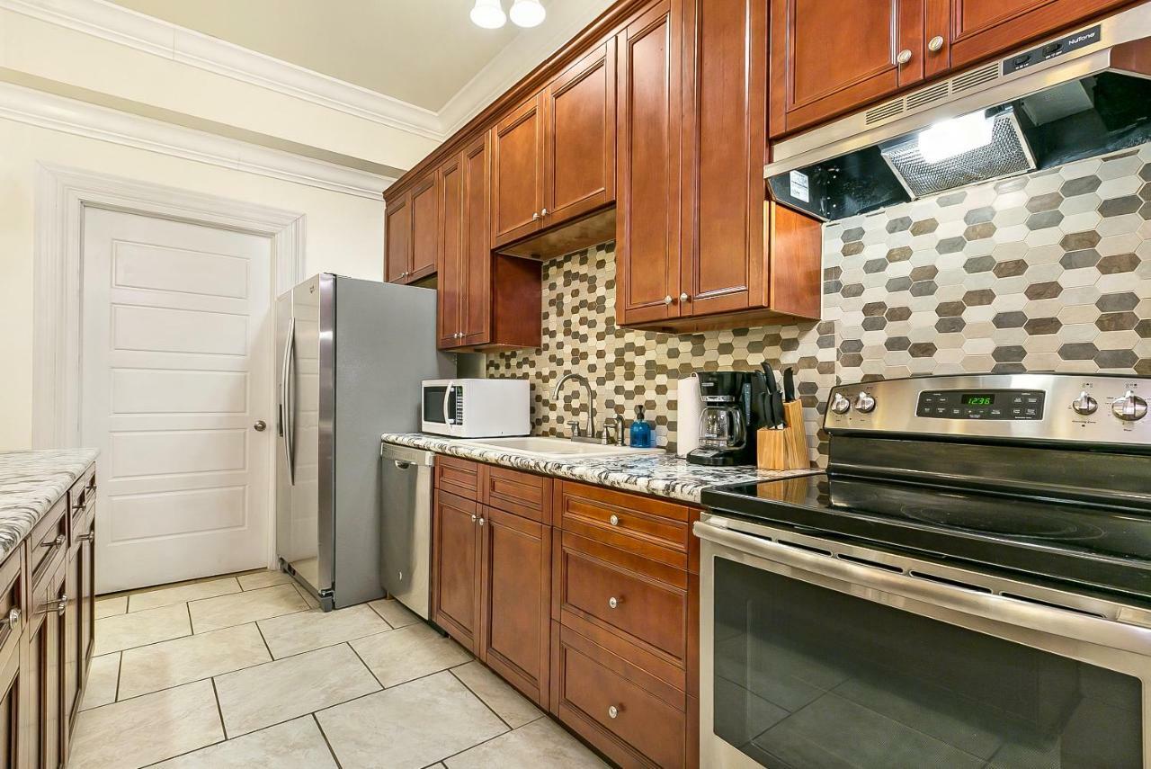 Spacious 4Br City Condo Steps From St Charles Ave New Orleans Exterior photo